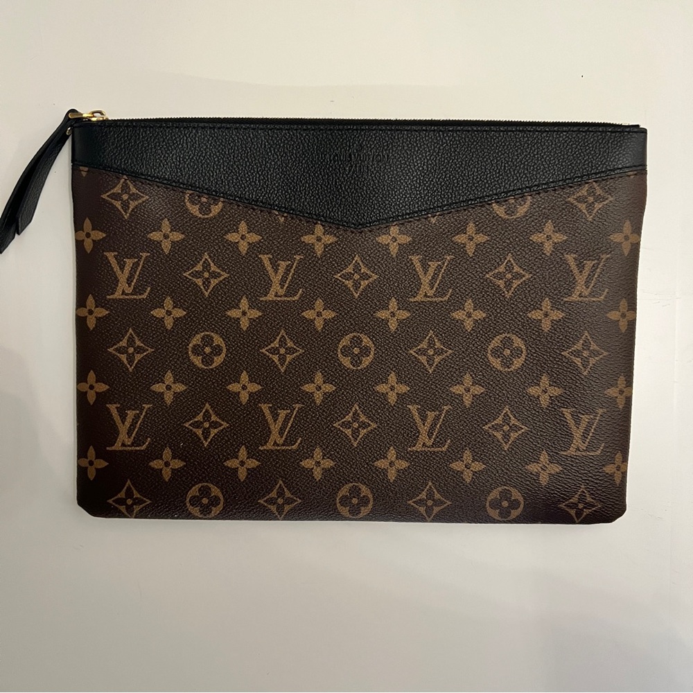 Louis Vuitton Daily Pouch